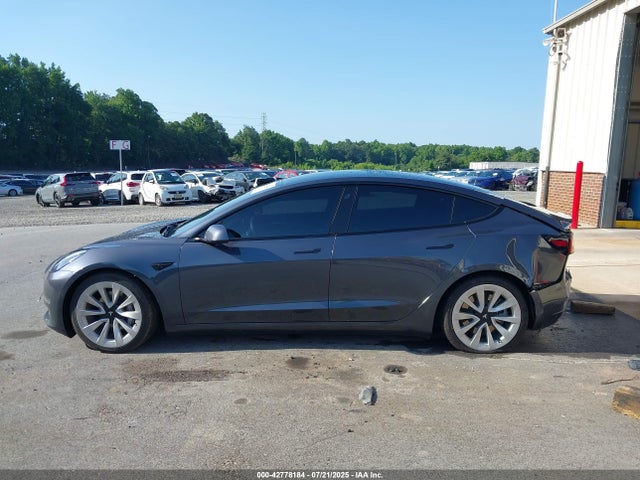 5YJ3E1EA6NF190823 Tesla 2022