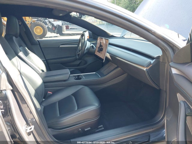 5YJ3E1EA6NF190823 Tesla 2022