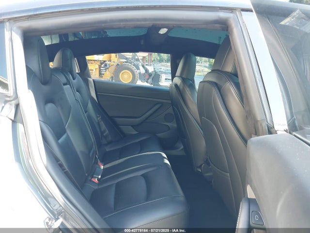 5YJ3E1EA6NF190823 Tesla 2022