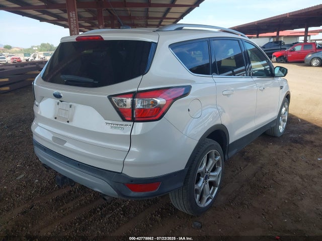 1FMCU0J98HUA82655 Ford Escape