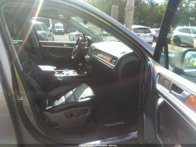 2011 VOLKSWAGEN TOUAREG WVGFF9BP2BD005179 Photo 4