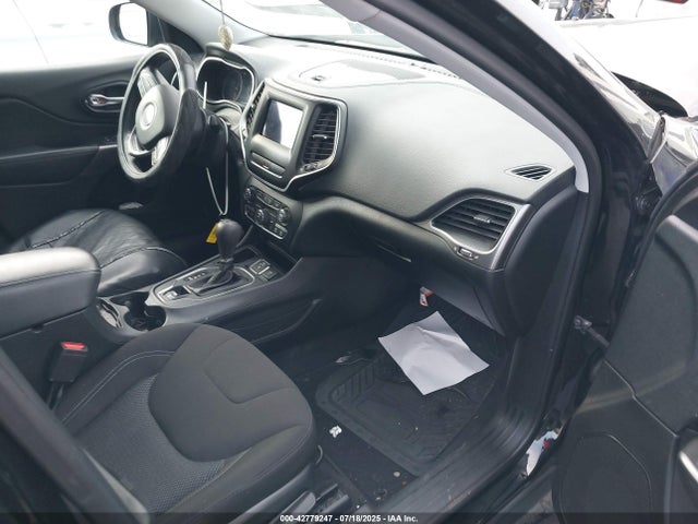 1C4PJLCB2KD455843 Jeep 2019