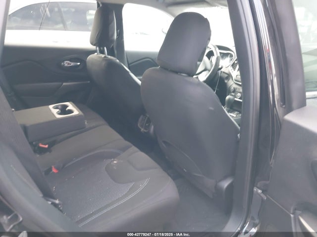 1C4PJLCB2KD455843 Jeep 2019