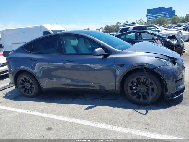 7SAYGDEE9PF900386 Tesla Model Y
