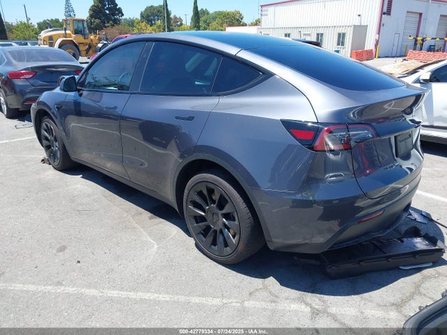 2023 TESLA MODEL Y 7SAYGDEE9PF900386 Photo 2