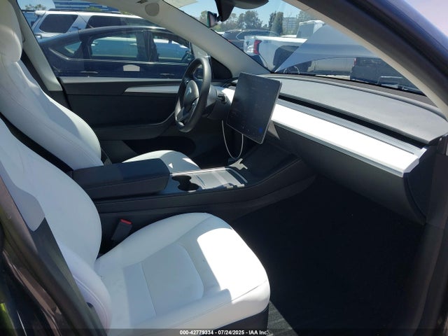 2023 TESLA MODEL Y 7SAYGDEE9PF900386 Photo 4