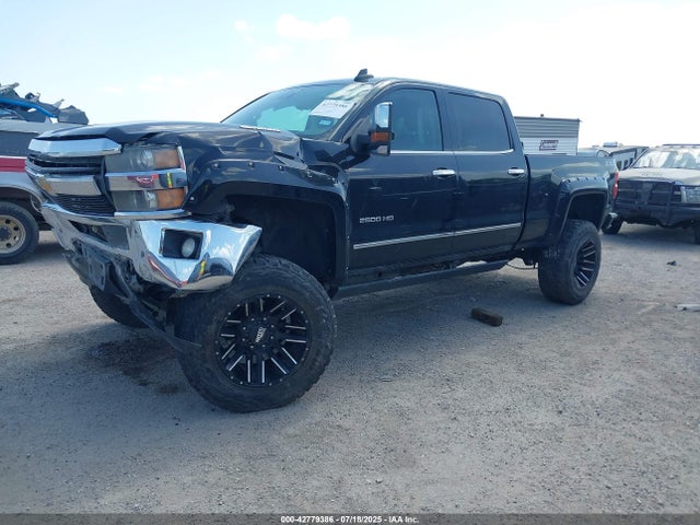 Chevrolet lml 2015 1GC1KWE81FF510217 Image 2