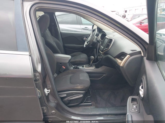 1C4PJLCS5GW337037 Jeep Cherokee
