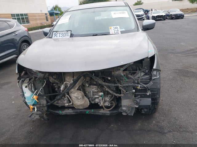 Nissan 2017 2017 KNMAT2MVXHP510436 Image 13