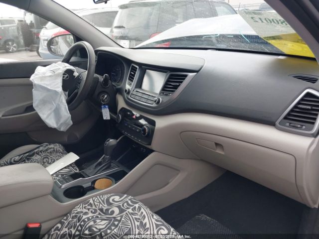 2018 HYUNDAI TUCSON KM8J33A48JU696711 Photo 4