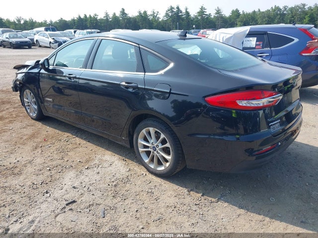 3FA6P0LUXKR109076 Ford 2019