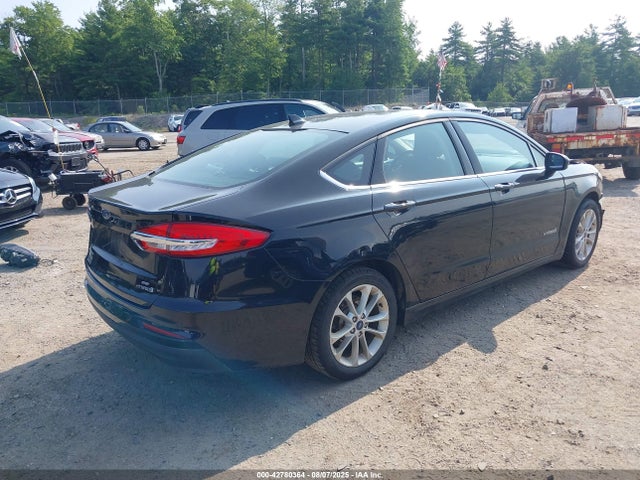 3FA6P0LUXKR109076 Ford 2019