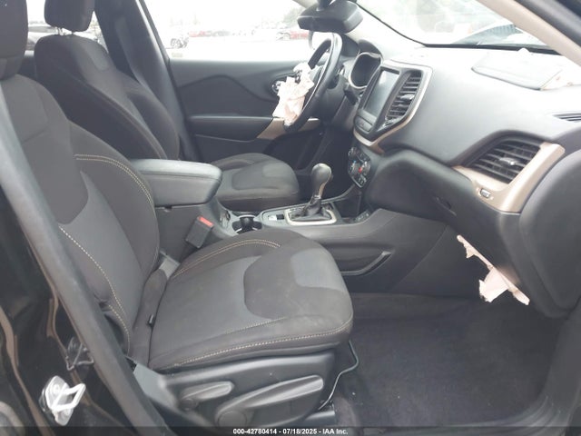 1C4PJLCB5HW668315 Jeep Cherokee