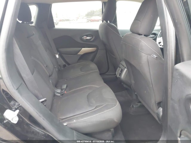 1C4PJLCB5HW668315 Jeep Cherokee