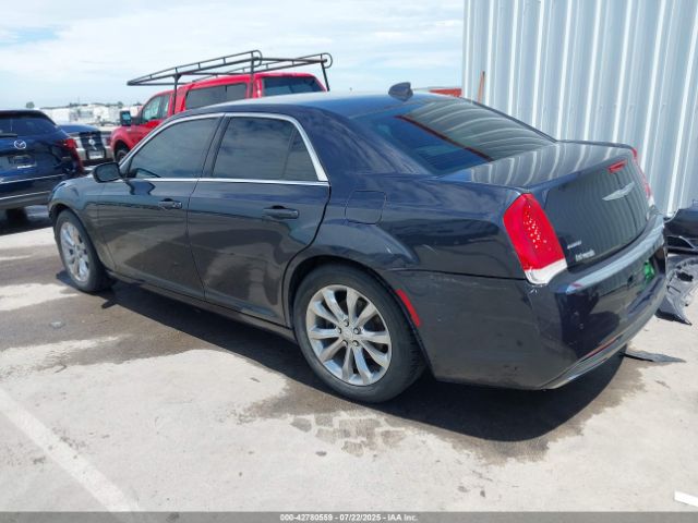 2017 CHRYSLER 300 2C3CCARG2HH622184 Photo 2
