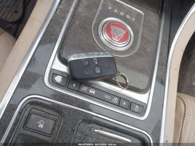 2016 JAGUAR XF SAJBE4BV2GCY08807 Photo 10