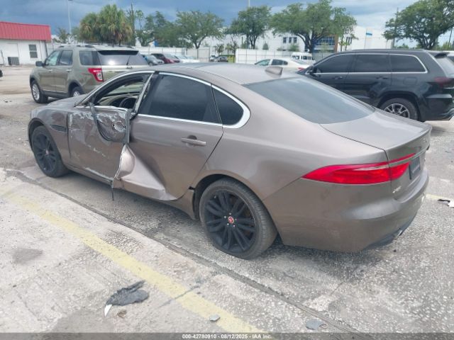 2016 JAGUAR XF SAJBE4BV2GCY08807 Photo 2