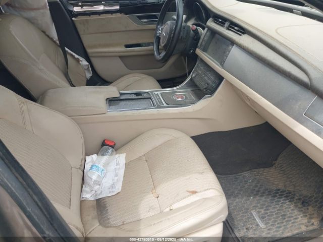 2016 JAGUAR XF SAJBE4BV2GCY08807 Photo 4