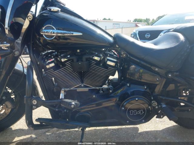 2018 HARLEY-DAVIDSON FLHCS 1HD1YBK17JC075081 Photo 8