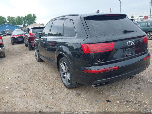 2017 AUDI Q7 WA1VAAF7XHD034202 Photo 2