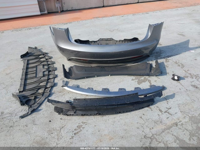 5YJ3E1EA2SF930895 Tesla MODEL 3