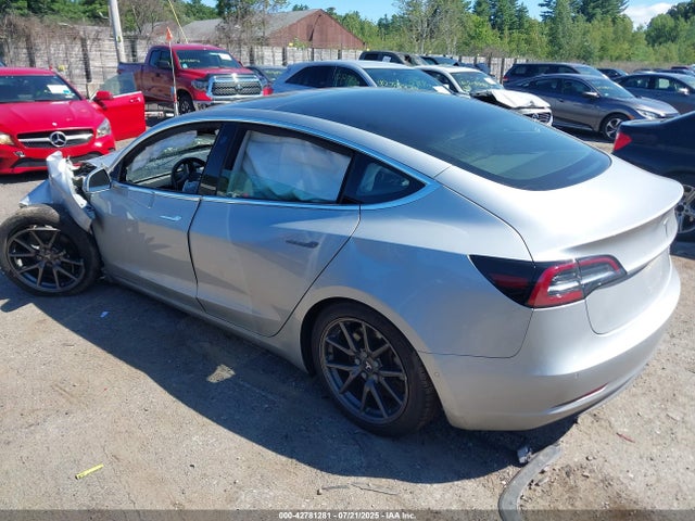 2018 TESLA MODEL 3 5YJ3E1EB8JF104558 Photo 2