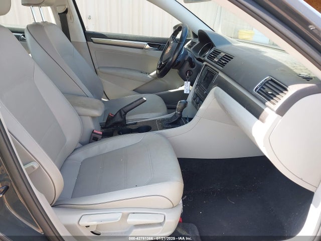 1VWAA7A32JC000176 Volkswagen 2.0 tsi
