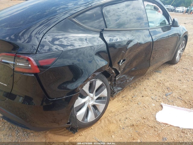 2024 TESLA MODEL Y 7SAYGDEE7RA214959 Photo 5