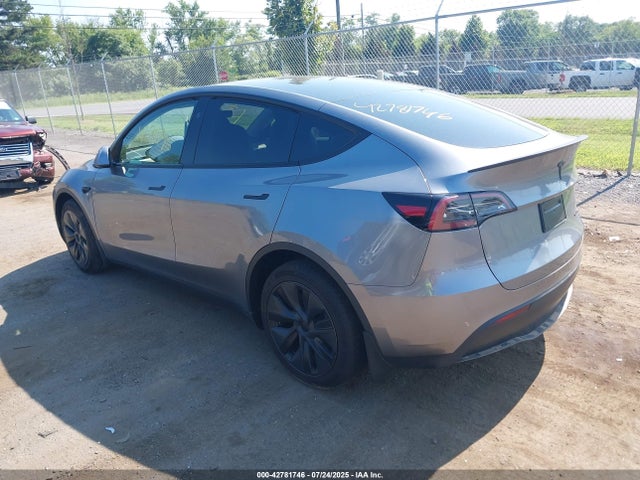 2025 TESLA MODEL Y 7SAYGDEE9SF219847 Photo 2