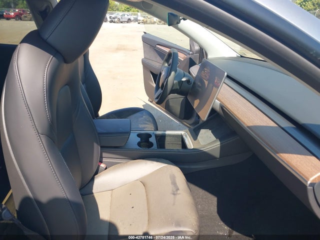 2025 TESLA MODEL Y 7SAYGDEE9SF219847 Photo 4
