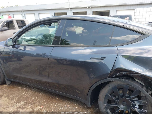 Продажа на аукционе авто 2024 Tesla Model Y Long Range Dual Motor All-wheel Drive, vin: 7SAYGDEE2RA273241, номер лота: 42781761