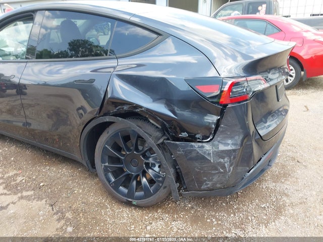 Продажа на аукционе авто 2024 Tesla Model Y Long Range Dual Motor All-wheel Drive, vin: 7SAYGDEE2RA273241, номер лота: 42781761