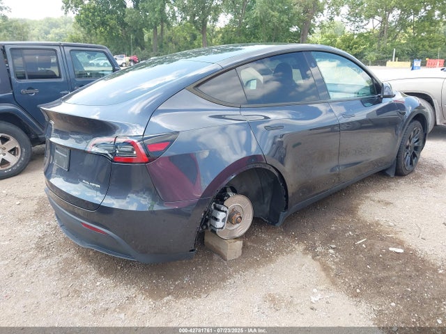 Продажа на аукционе авто 2024 Tesla Model Y Long Range Dual Motor All-wheel Drive, vin: 7SAYGDEE2RA273241, номер лота: 42781761