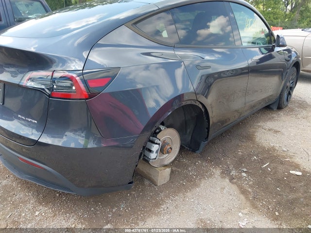 Продажа на аукционе авто 2024 Tesla Model Y Long Range Dual Motor All-wheel Drive, vin: 7SAYGDEE2RA273241, номер лота: 42781761