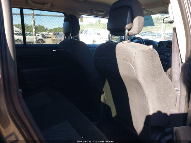 1C4NJRFB3FD303470 Jeep 2015