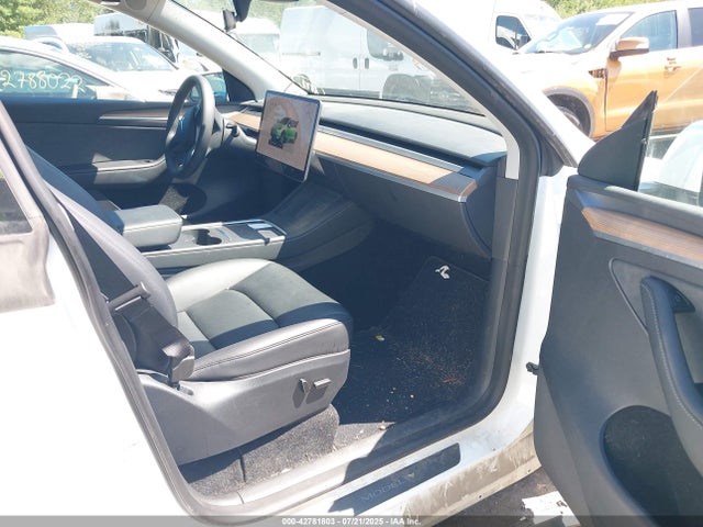 2023 TESLA MODEL Y 7SAYGDEEXPA103397 Photo 4