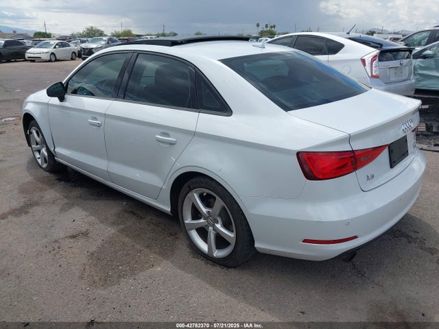 2015 AUDI A3 WAUBFGFF5F1104558 Photo 2