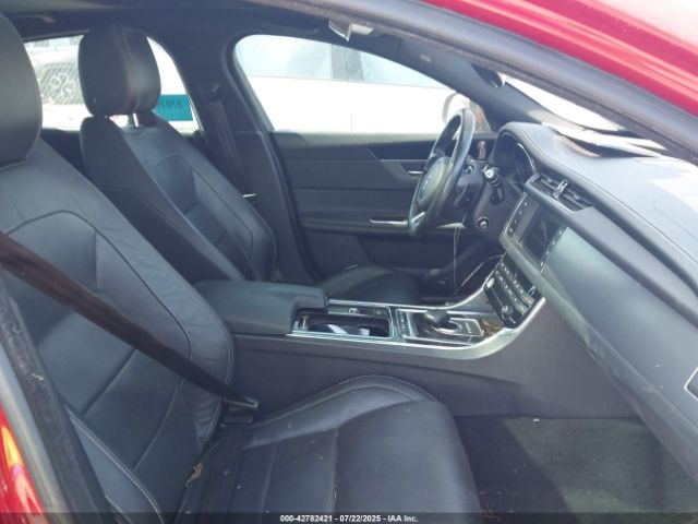 2016 JAGUAR XF SAJBL4BV5GCY15272 Photo 4