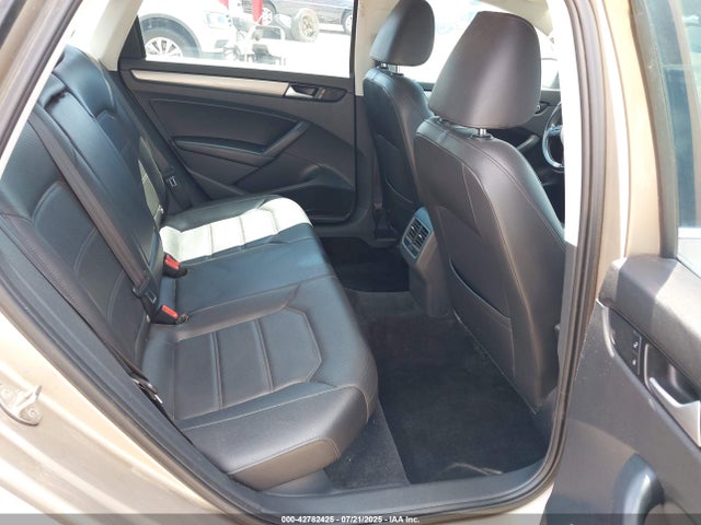 Volkswagen Passat 2015 1VWBV7A34FC060976 Image 8
