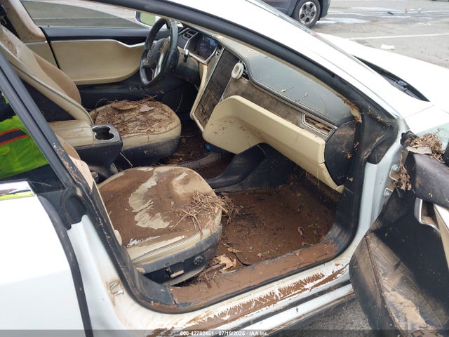 2013 TESLA MODEL S 5YJSA1DP8DFP17806 Photo 4