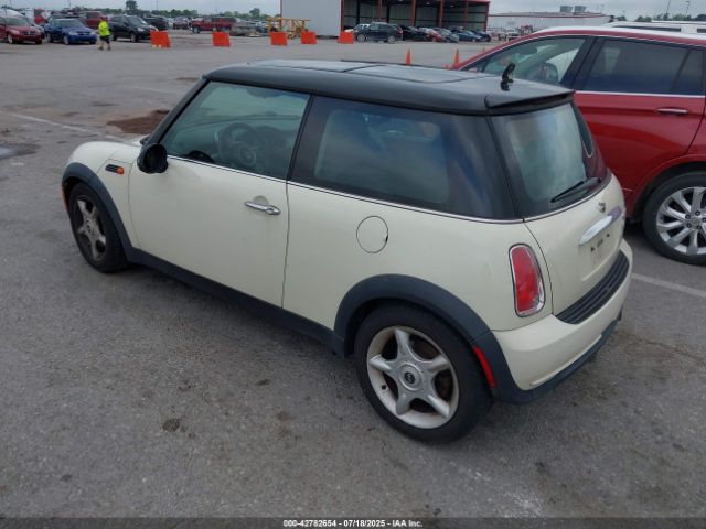 2006 MINI COOPER WMWRC33566TK73763 Photo 2