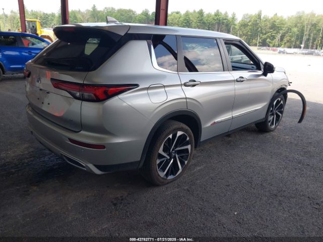 2022 MITSUBISHI OUTLANDER JA4J4UA8XNZ039082 Photo 3