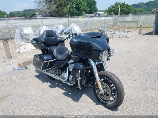 2019 HARLEY-DAVIDSON FLHTK 1HD1KEF10KB663585