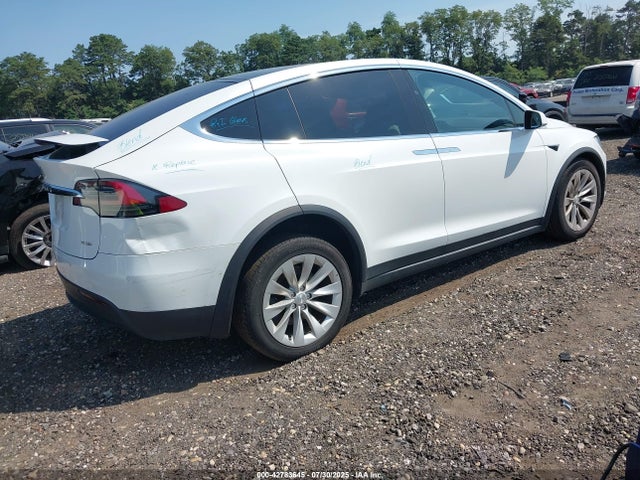 Tesla MODEL X 2017 5YJXCDE24HF055023 Image 4