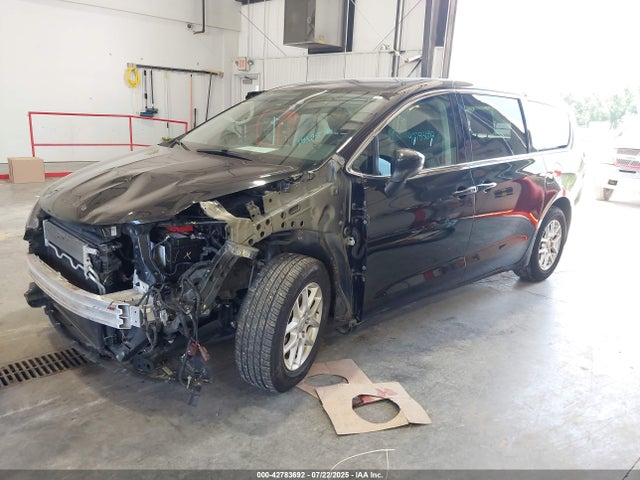2C4RC1CG2LR105114 Chrysler Voyager