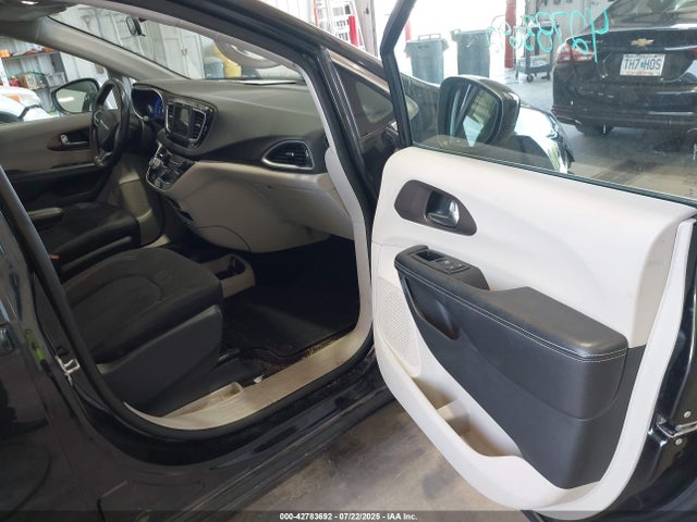 2C4RC1CG2LR105114 Chrysler Voyager