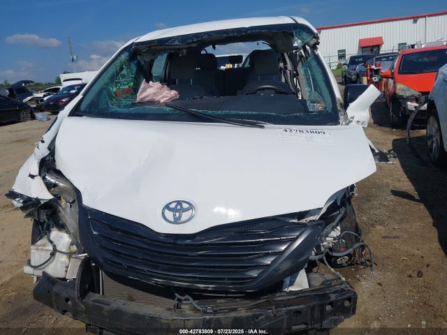 42783809 :رقم المزاد ، 5TDZZ3DC8HS892087 vin ، 2017 Toyota Sienna L 7 Passenger مزاد بيع