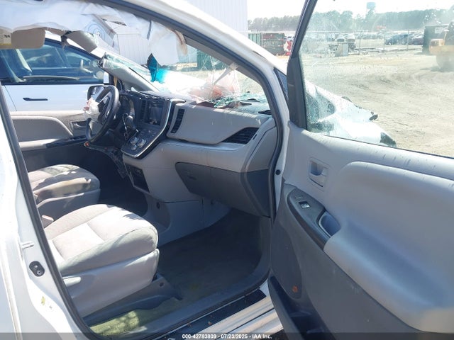 42783809 :رقم المزاد ، 5TDZZ3DC8HS892087 vin ، 2017 Toyota Sienna L 7 Passenger مزاد بيع