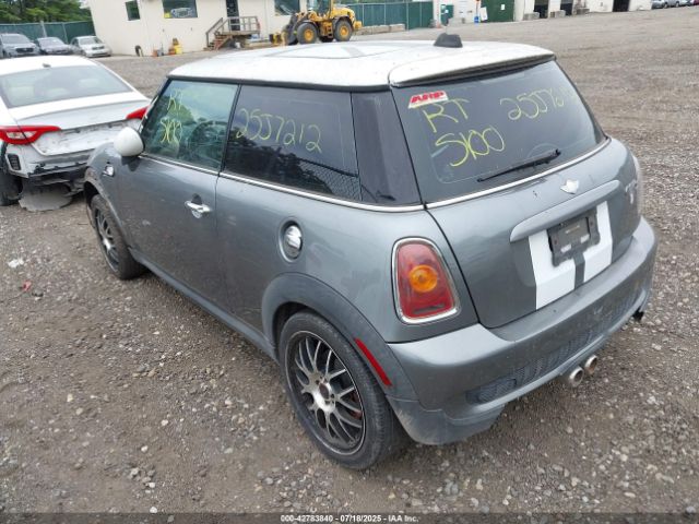 2007 MINI COOPER S WMWMF735X7TL87338 Photo 2