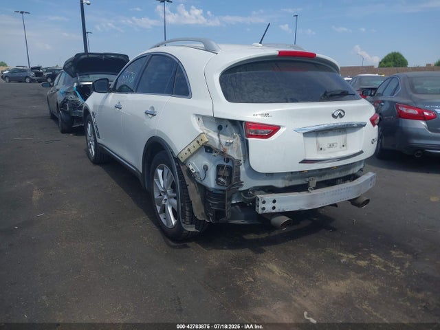 JN8CS1MU9FM381282 Infiniti 2015